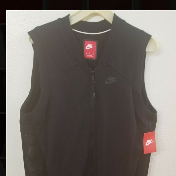 BRAND NEW W/TAGS - NIKE Black Vest - Picture 2 of 8